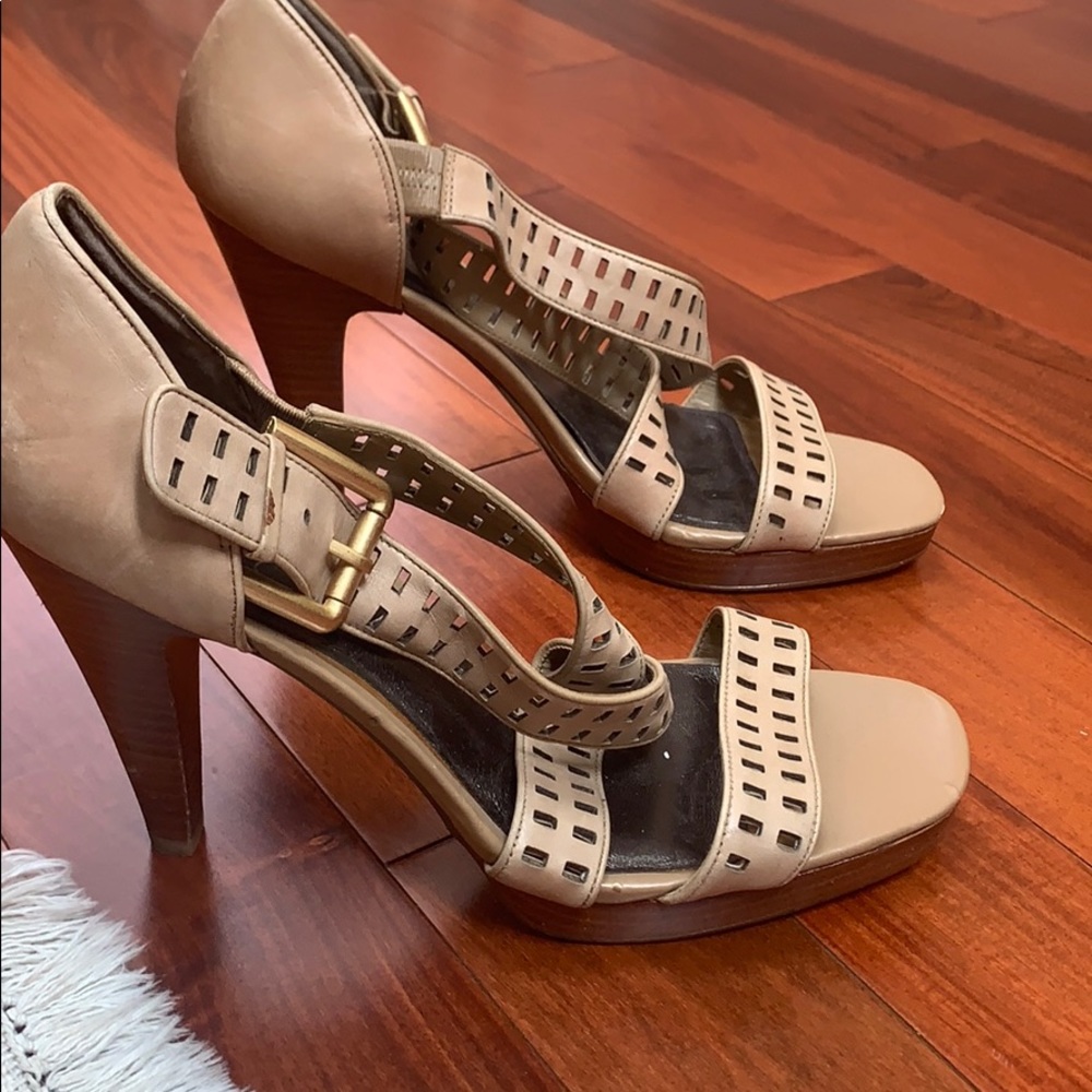 Jessica Simpson -leather nude heels